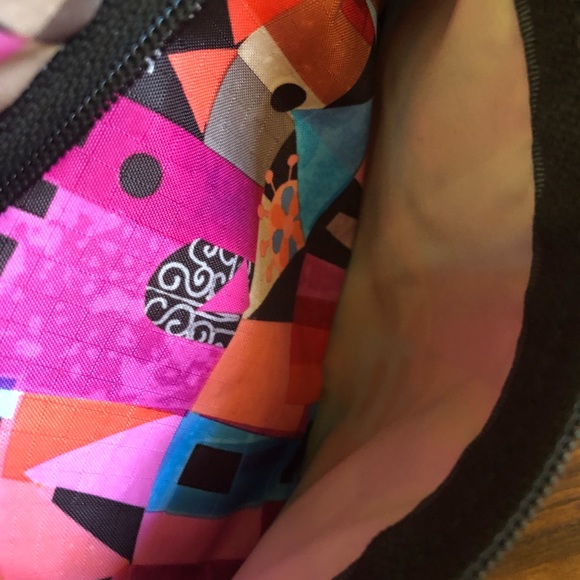 LeSportsac It’s A Small World Crossbody!! - Picture 7 of 7